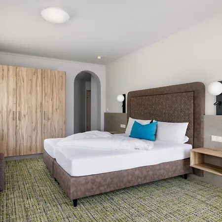 Hotel Alpenaussicht 4*