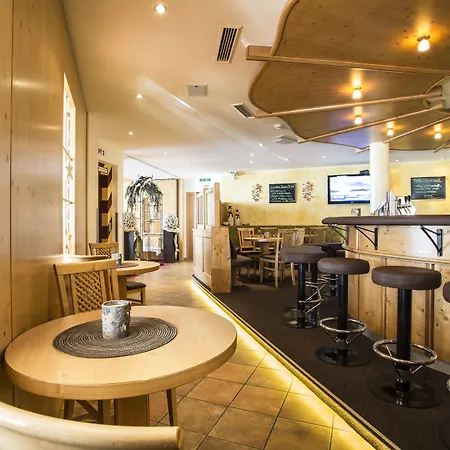 호텔 Alpenaussicht 4*